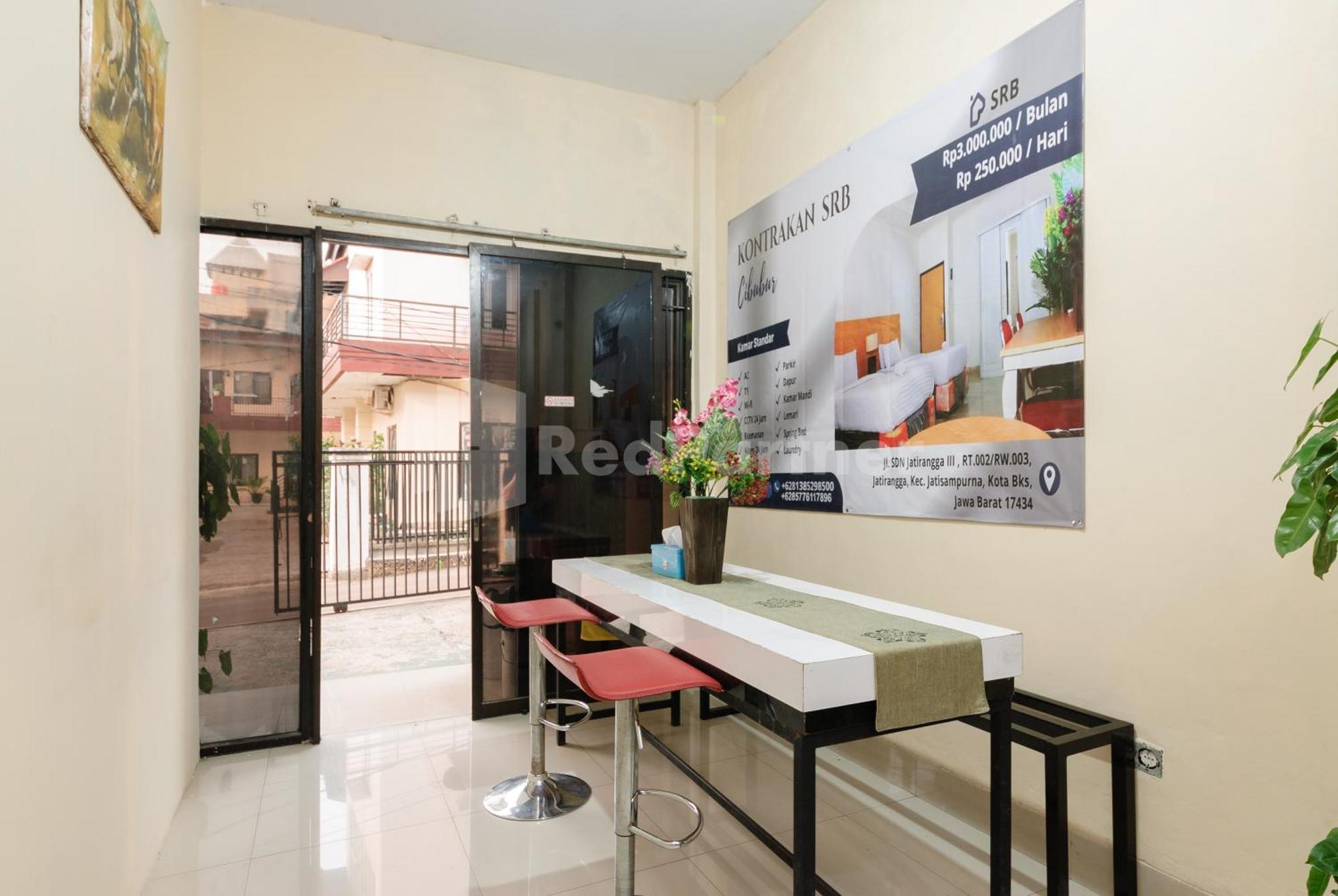 Sr Residence Near Mall Ciputra Cibubur Mitra Reddoorz Bekasi Exterior foto