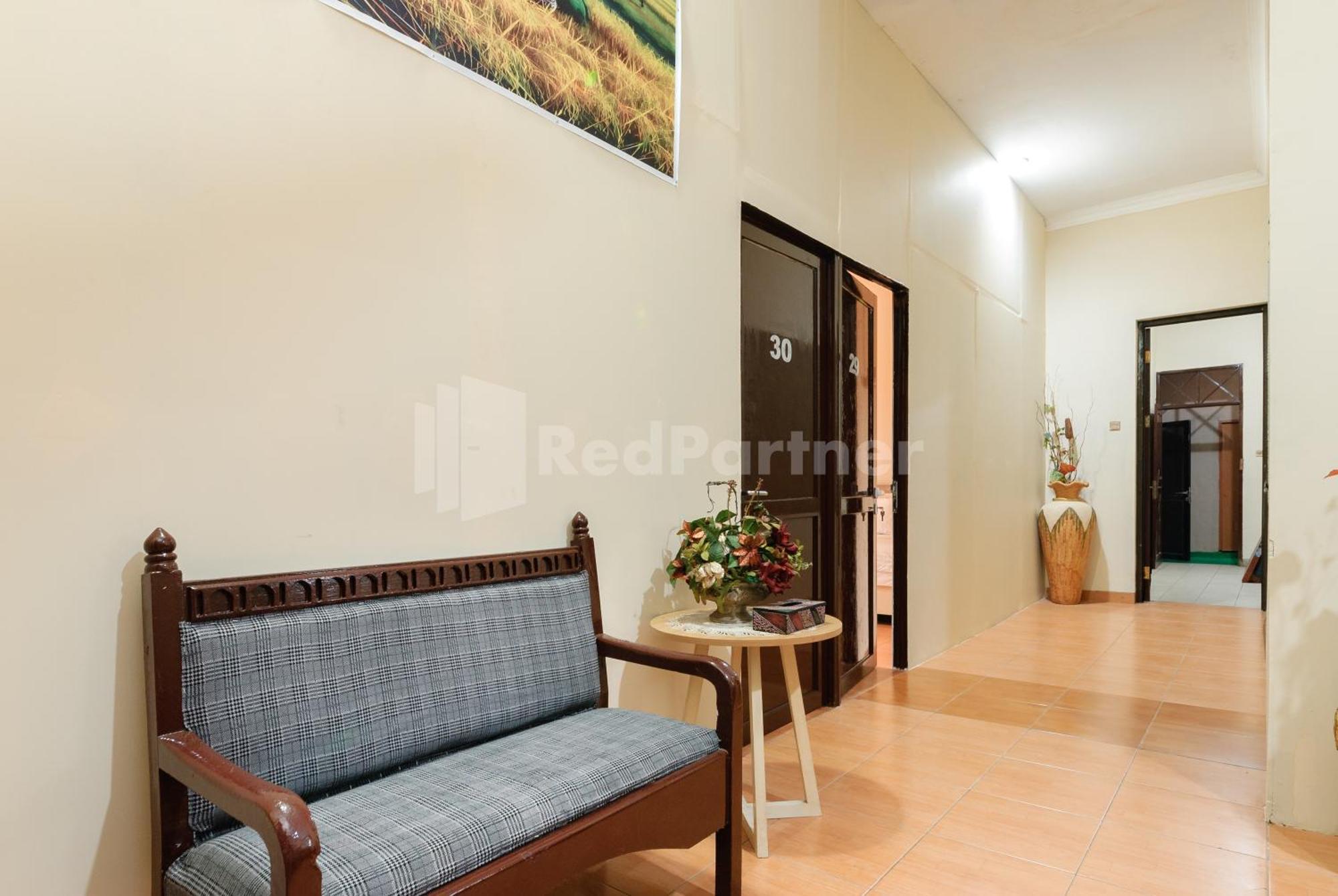 Sr Residence Near Mall Ciputra Cibubur Mitra Reddoorz Bekasi Exterior foto