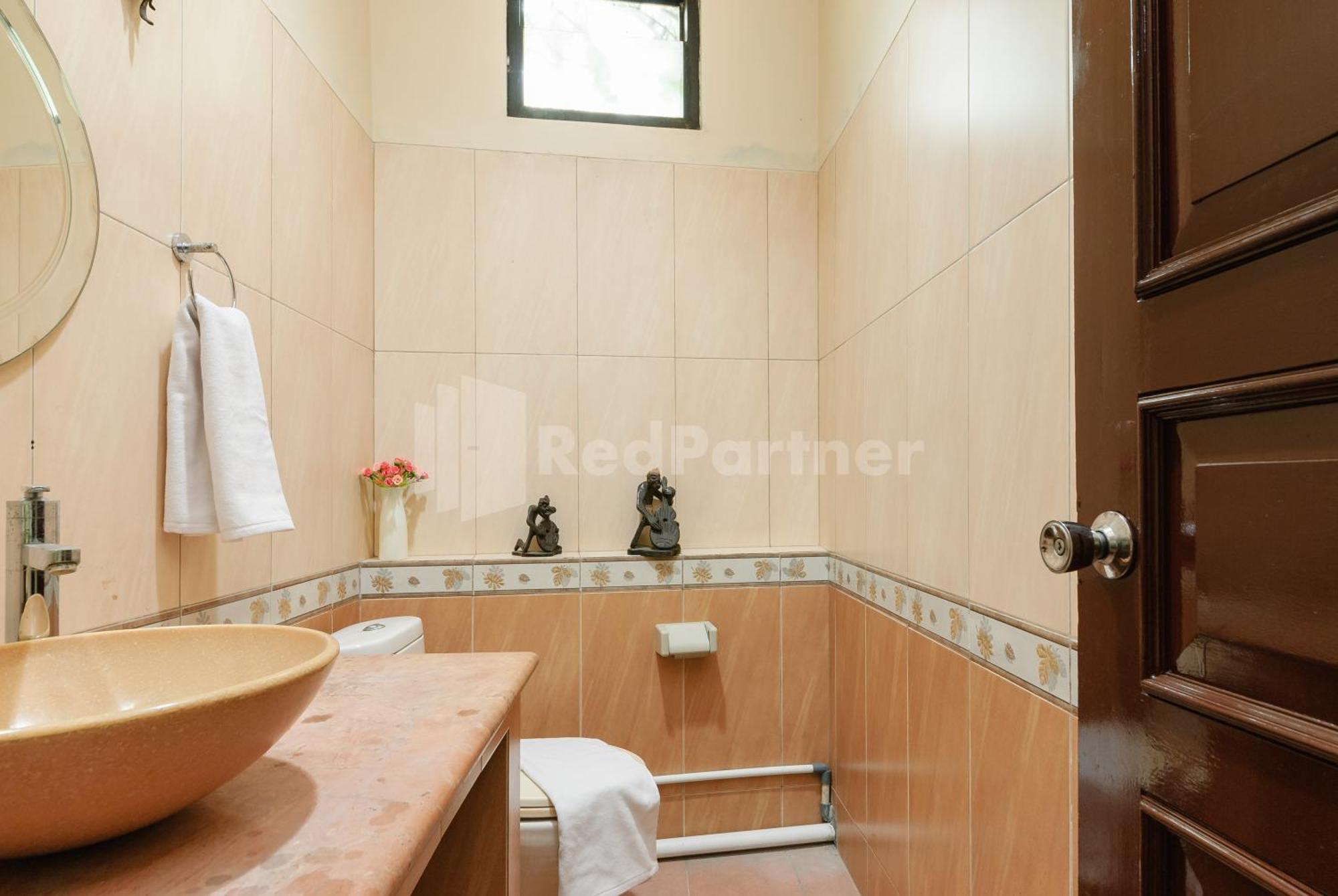 Sr Residence Near Mall Ciputra Cibubur Mitra Reddoorz Bekasi Exterior foto