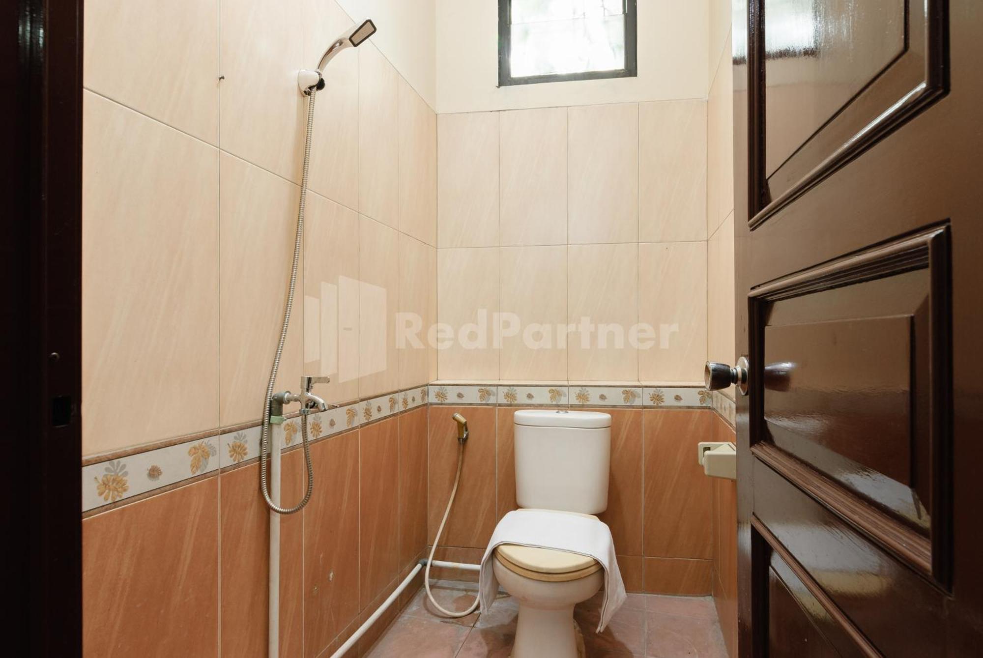 Sr Residence Near Mall Ciputra Cibubur Mitra Reddoorz Bekasi Exterior foto