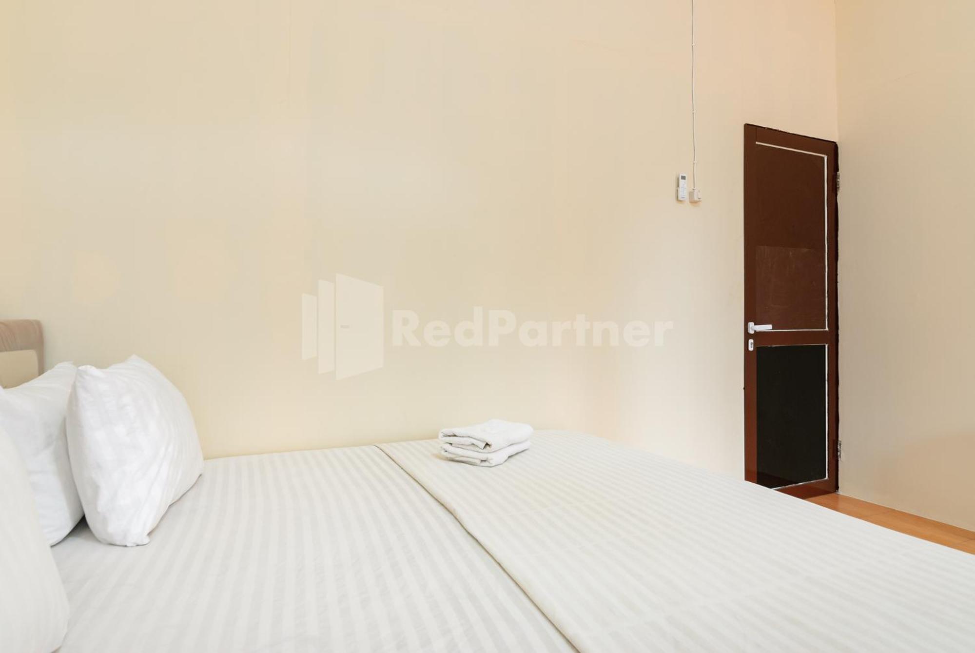 Sr Residence Near Mall Ciputra Cibubur Mitra Reddoorz Bekasi Exterior foto